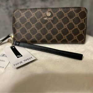 Nine West Linnette Zip Around Wristlet Wallet